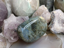 Load image into Gallery viewer, 3&quot; Labradorite Flash Palmstone
