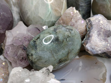 Load image into Gallery viewer, 3&quot; Labradorite Flash Palmstone
