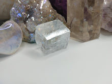 Load image into Gallery viewer, 1-1.5&quot; Rainbow Optical Calcite Crystal

