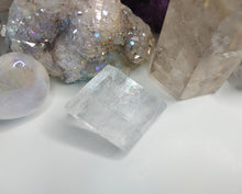 Load image into Gallery viewer, 1-1.5&quot; Rainbow Optical Calcite Crystal
