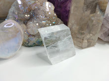 Load image into Gallery viewer, 1-1.5&quot; Rainbow Optical Calcite Crystal
