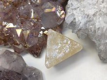Load image into Gallery viewer, 1&quot; Rainbow Shean Honey Calcite Crystal Pyramid
