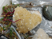 Load image into Gallery viewer, Luck Healing Gemstone Crystal Kit
