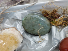 Load image into Gallery viewer, Luck Healing Gemstone Crystal Kit

