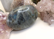 Load image into Gallery viewer, 3&quot; Labradorite Flash Palmstone
