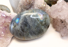 Load image into Gallery viewer, 3&quot; Labradorite Flash Palmstone
